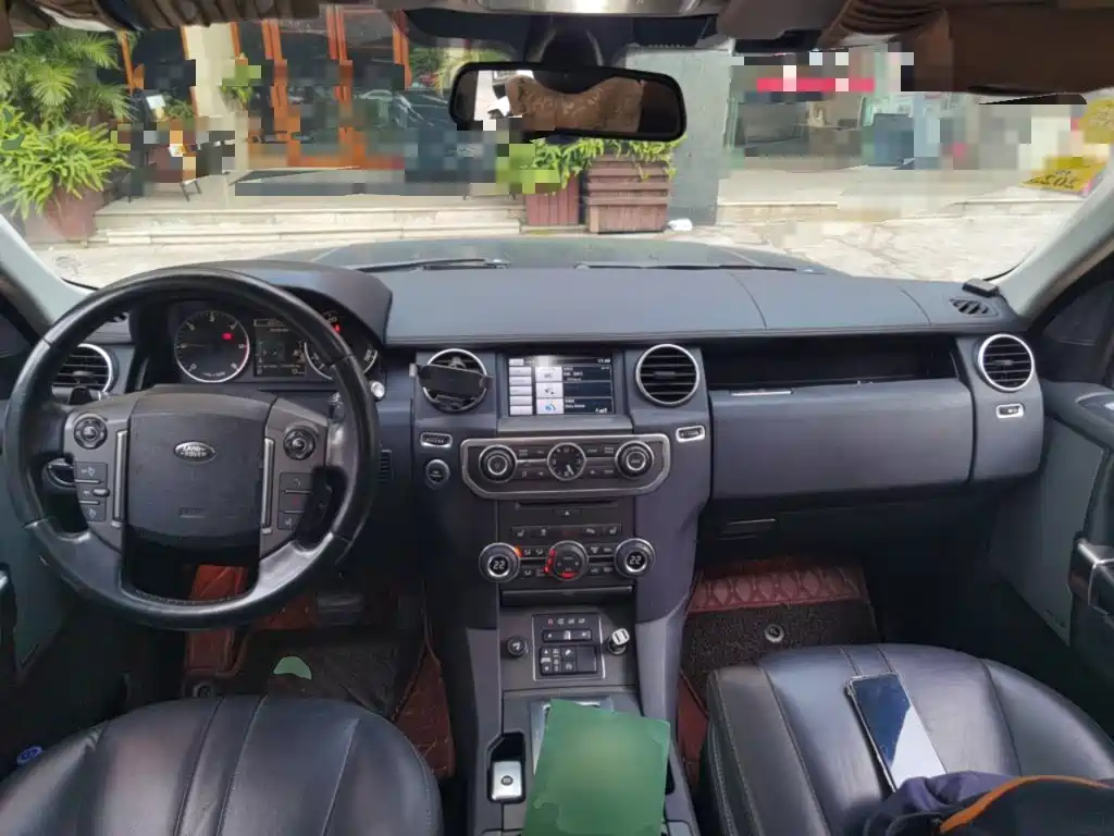 Land Rover Discovery 2015 — фото 10