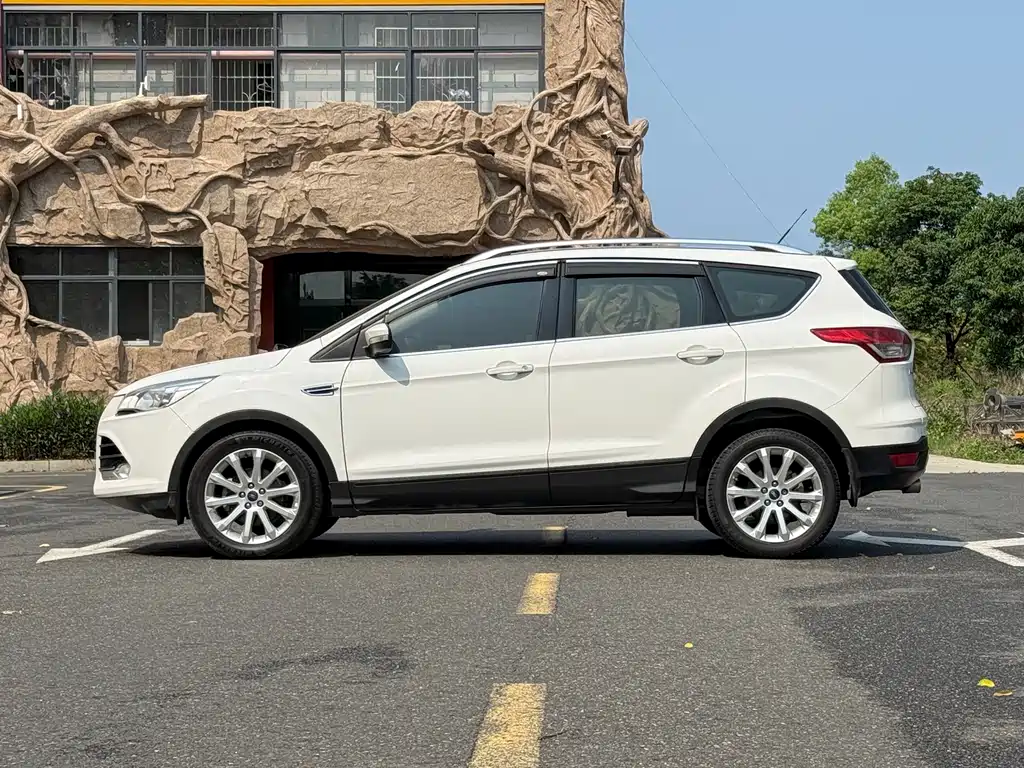 Ford Kuga 2016 — фото 5