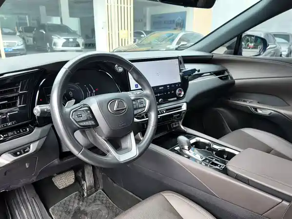 Lexus RX 2024
