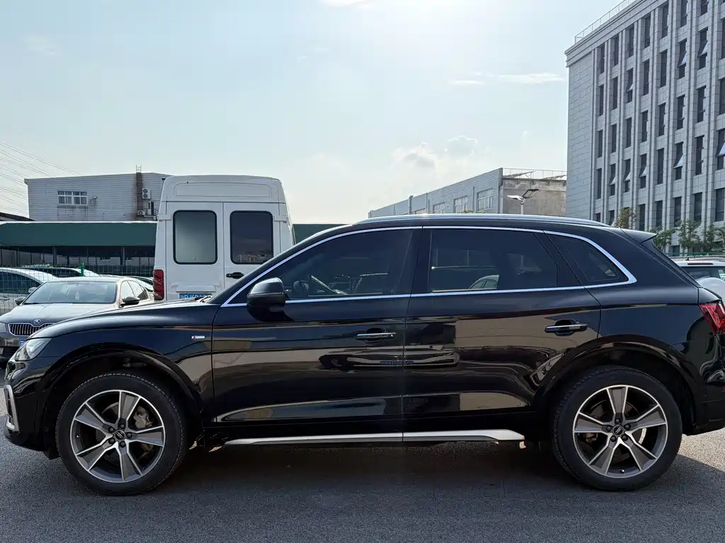 Audi Q5L 2021 — фото 17