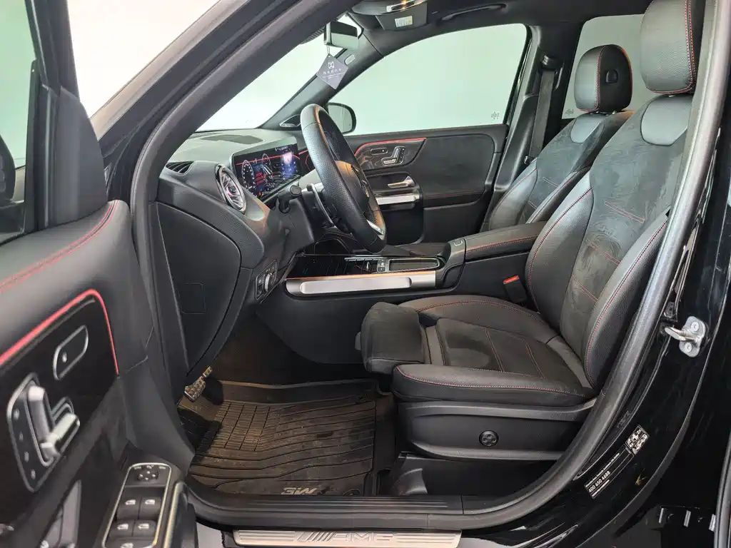 Mercedes-Benz GLB AMG 2025 — фото 12