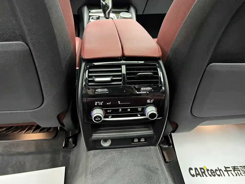 BMW 5 Series 2020 — фото 17