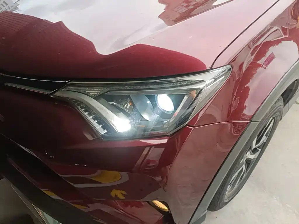 Toyota RAV4 2018 — фото 24
