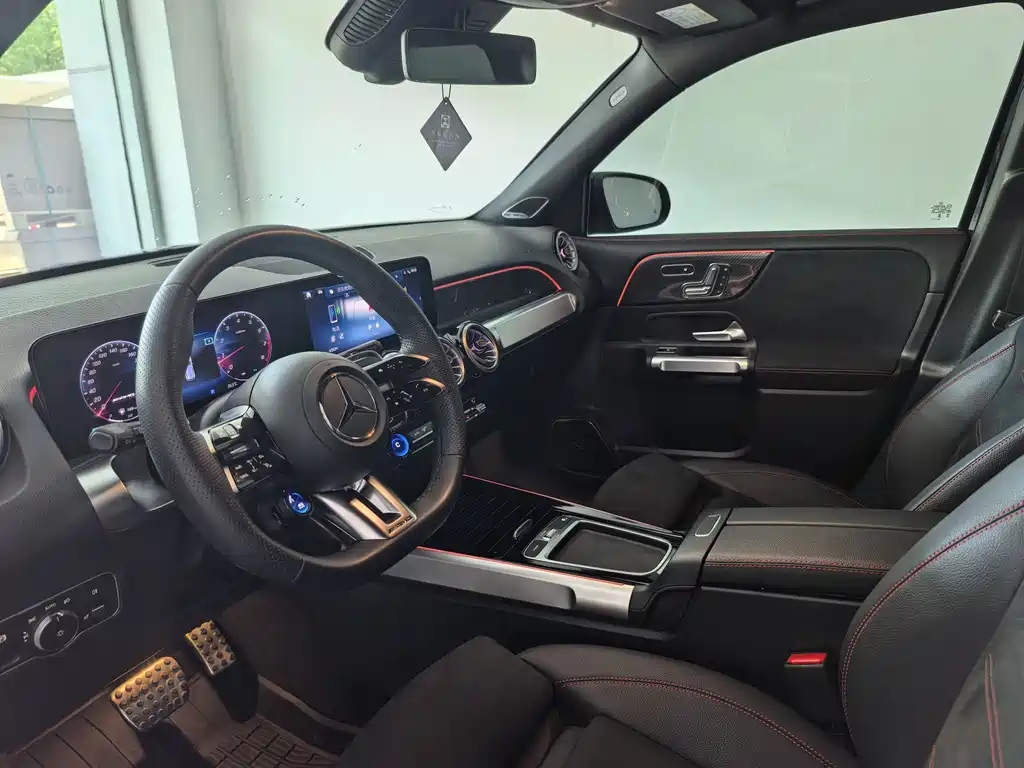 Mercedes-Benz GLB AMG 2025 — фото 14