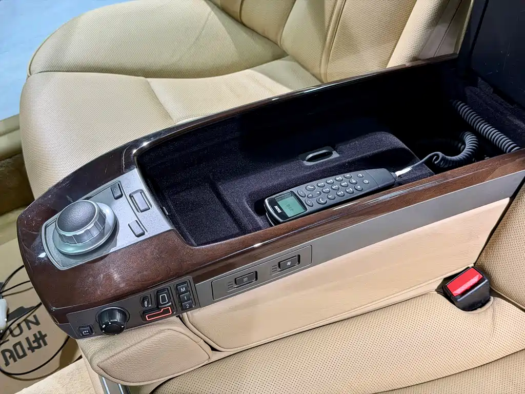 BMW 7 Series 2006 — фото 11