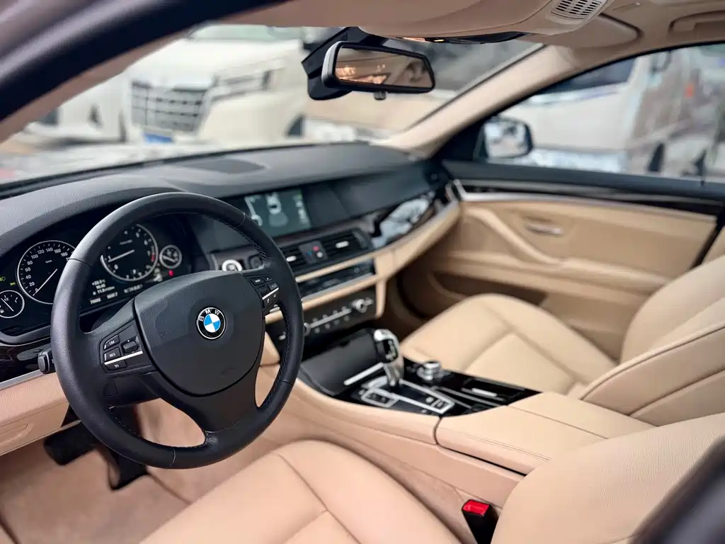 BMW 5 Series 2012 — фото 9