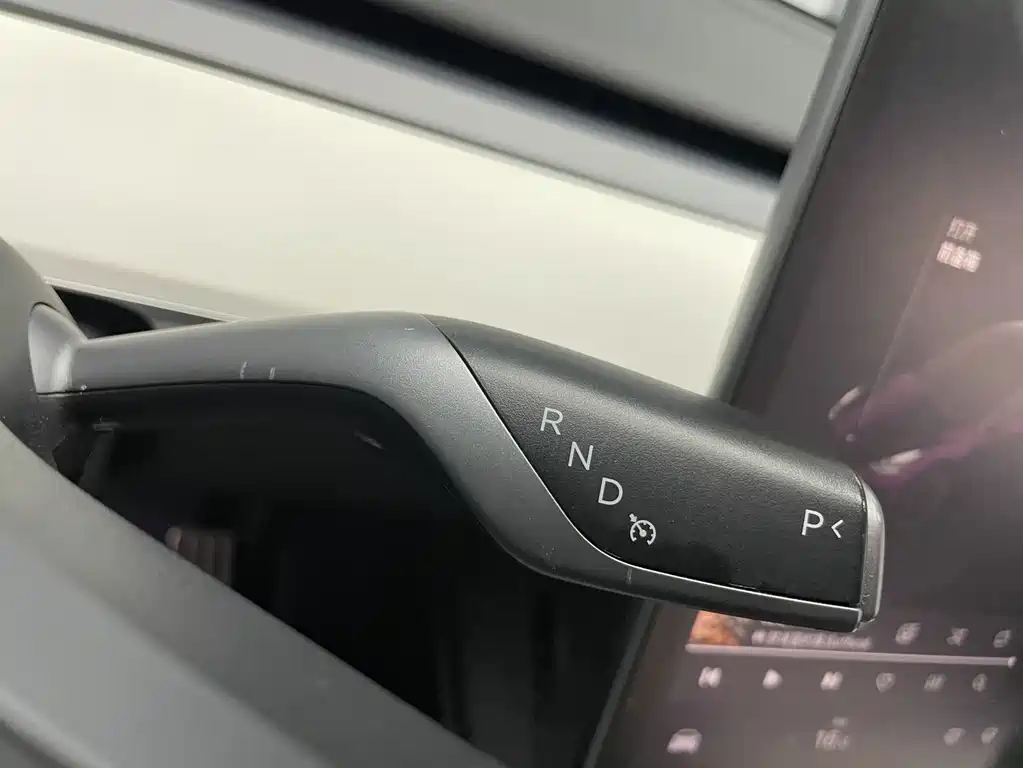 Tesla Model Y 2023 — фото 13