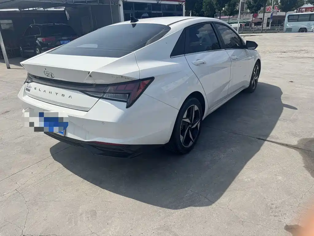 Hyundai Elantra 2023 — фото 10