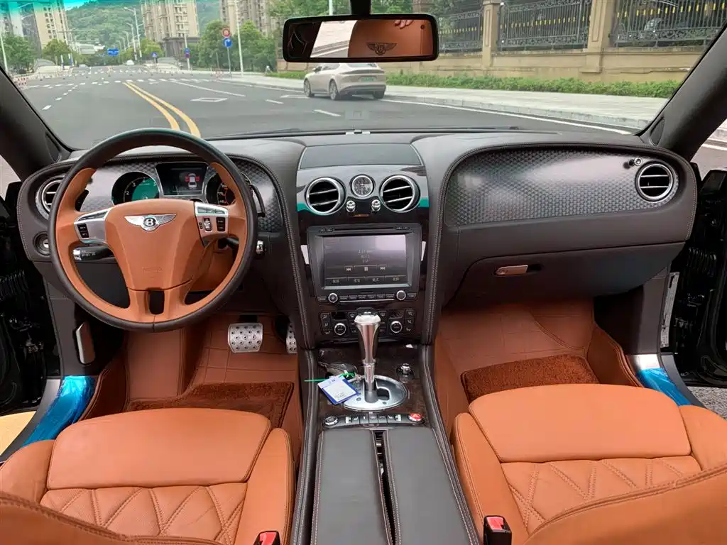 Bentley Flying Spur 2012 — фото 10