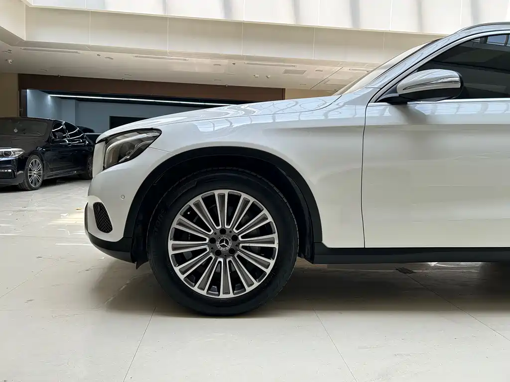 Mercedes-Benz GLC 2017 — фото 19