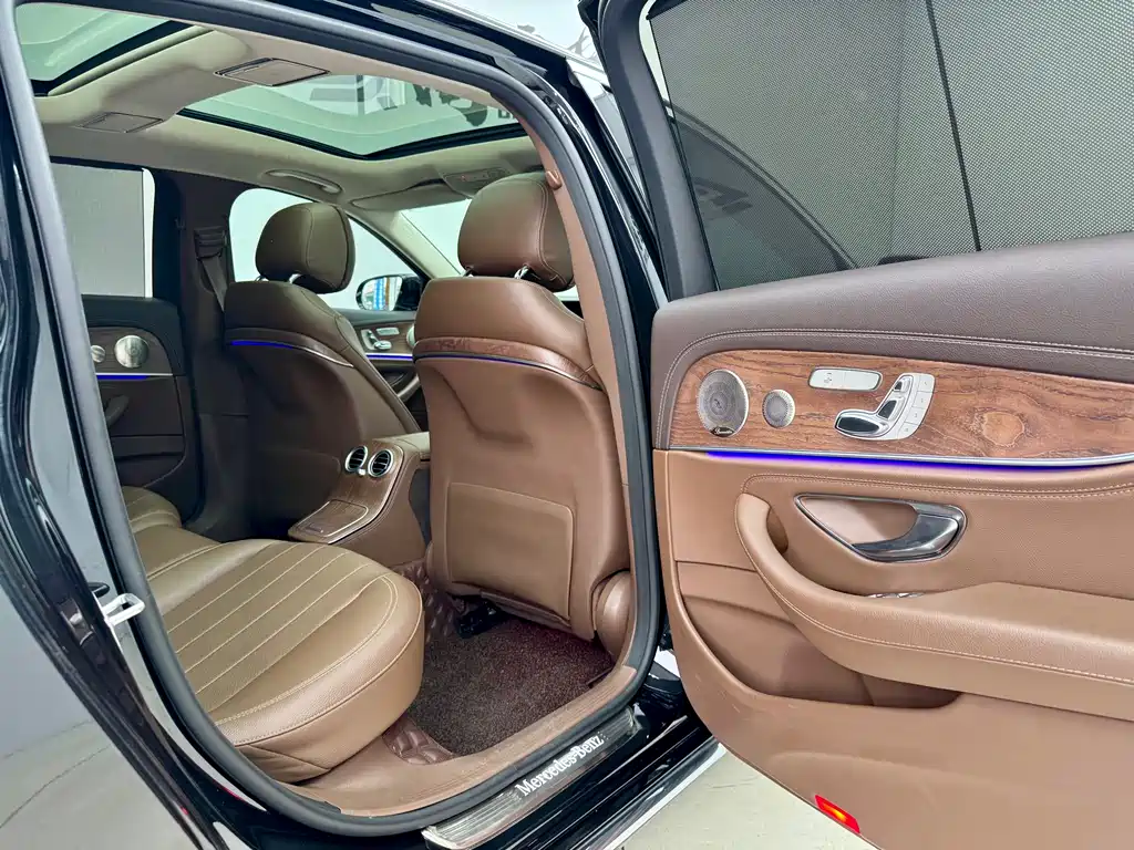 Mercedes-Benz E-Class 2022 — фото 11