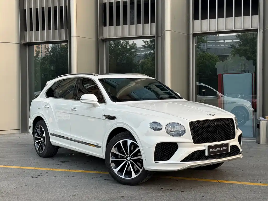 Bentley Bentayga 2021 — фото 2