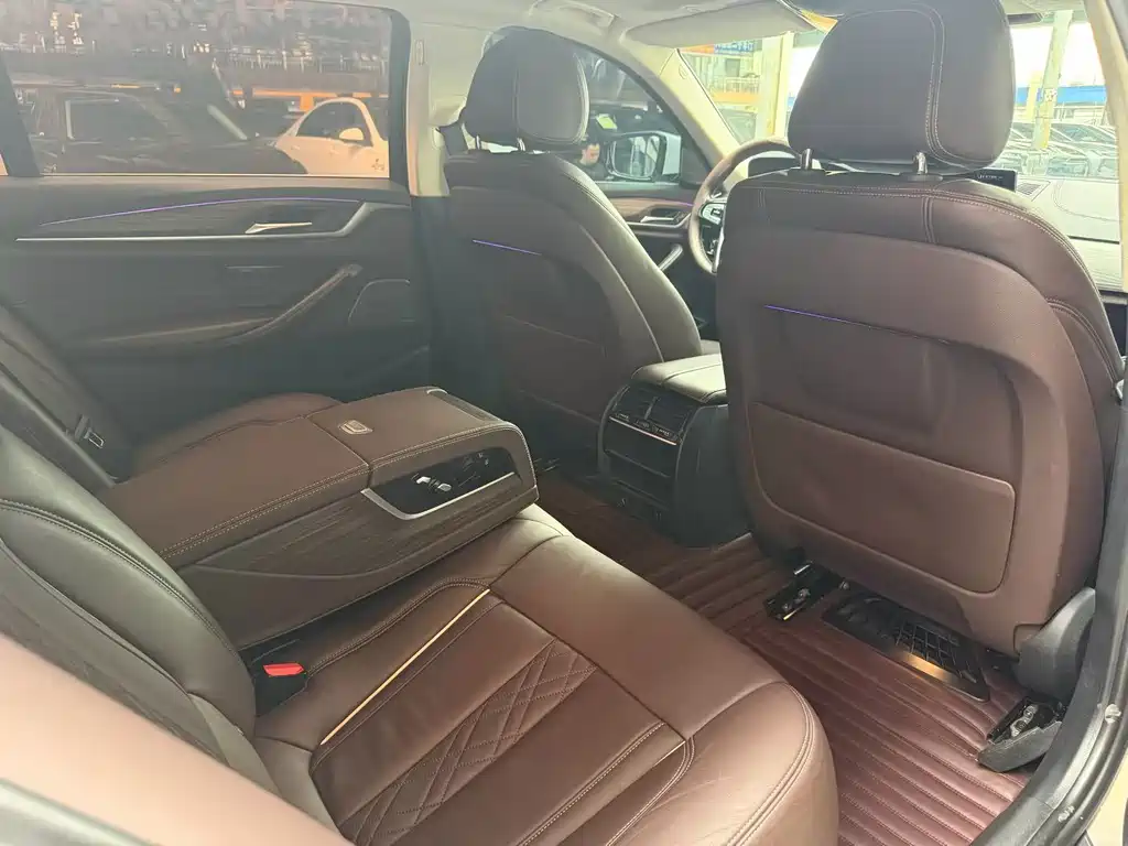 BMW 5 Series 2018 — фото 6