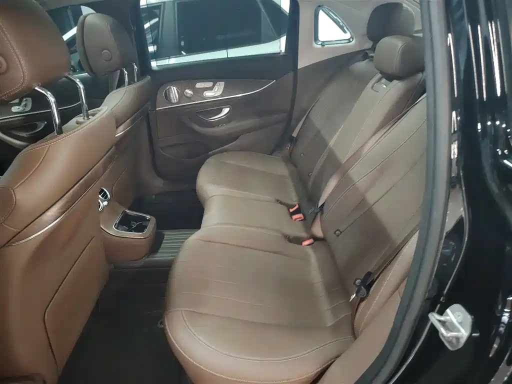 Mercedes-Benz E-Class 2023 — фото 14