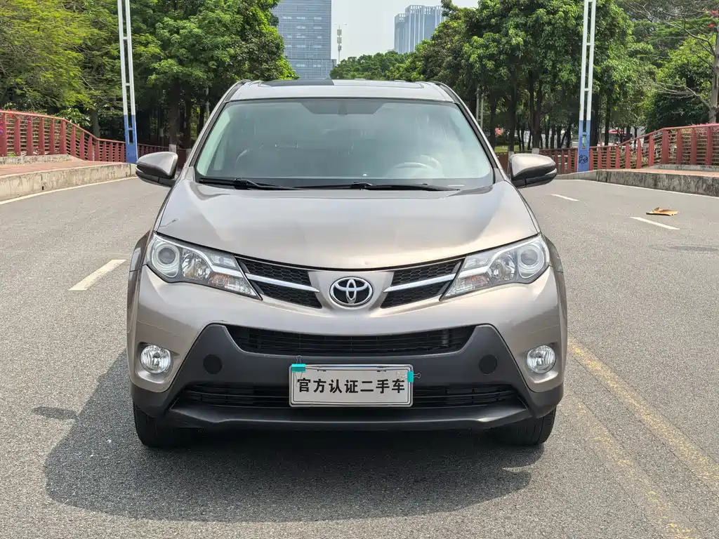 Toyota RAV4 2015 — фото 2