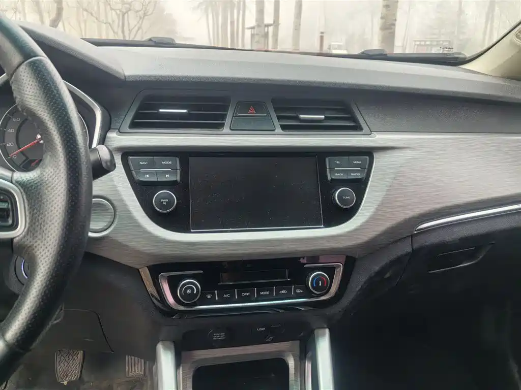 Geely Vision X3 2019 — фото 16