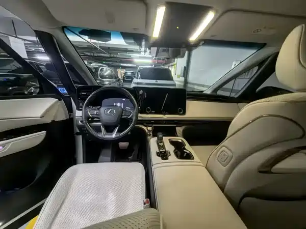 Lexus LM 2024