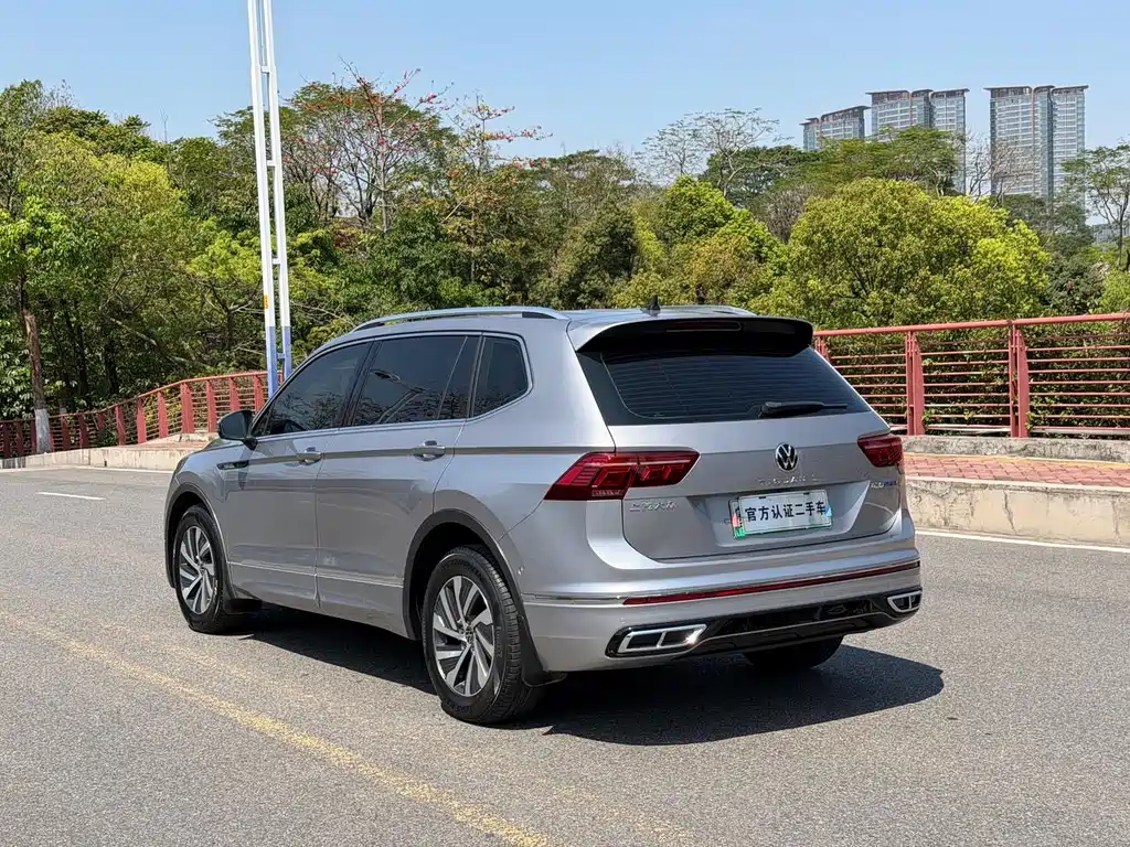 Volkswagen Tiguan L Plug-In Hybrid 2022 — фото 22