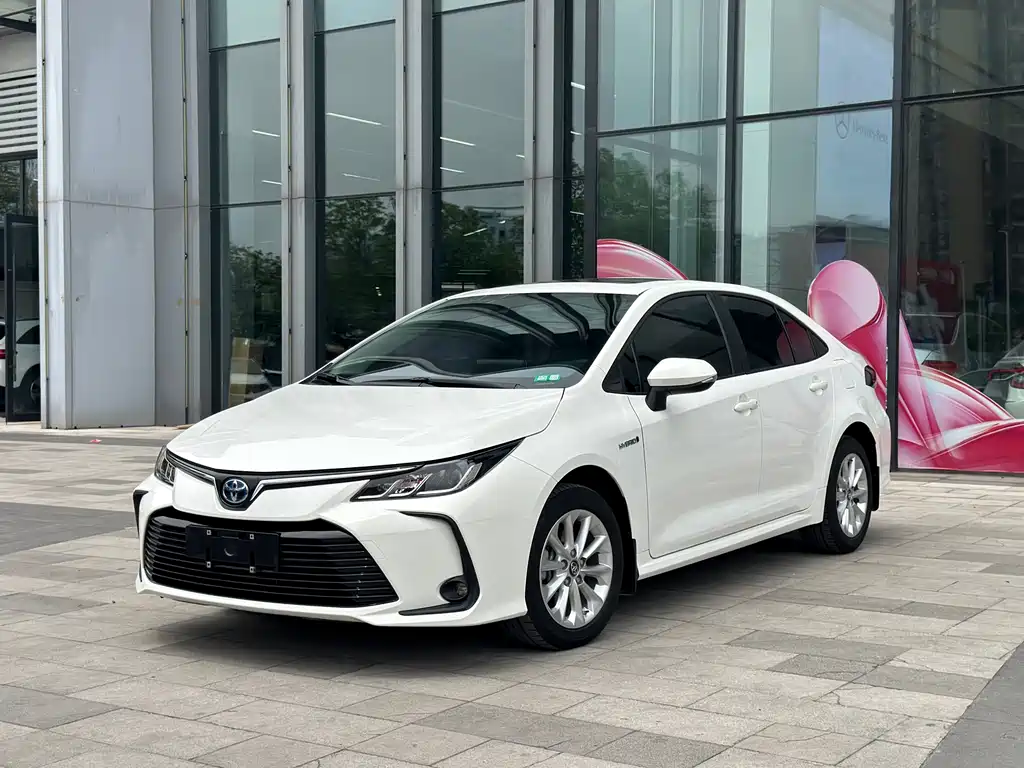 Toyota Corolla 2023 — фото 1