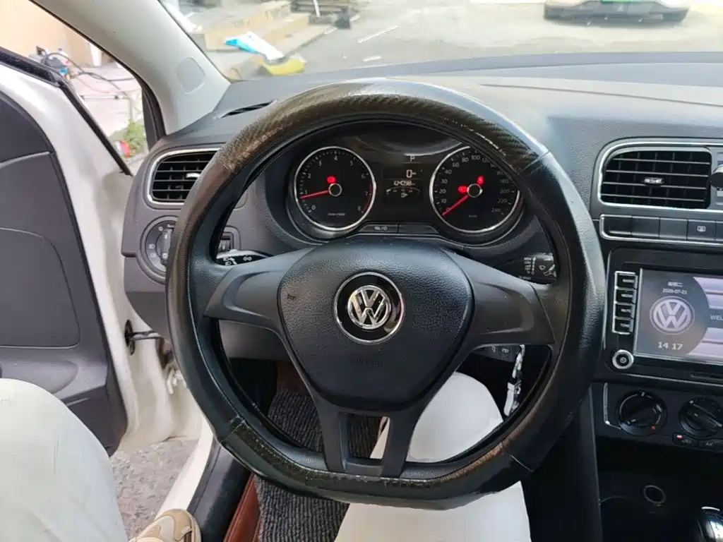 Volkswagen Polo 2015 — фото 11