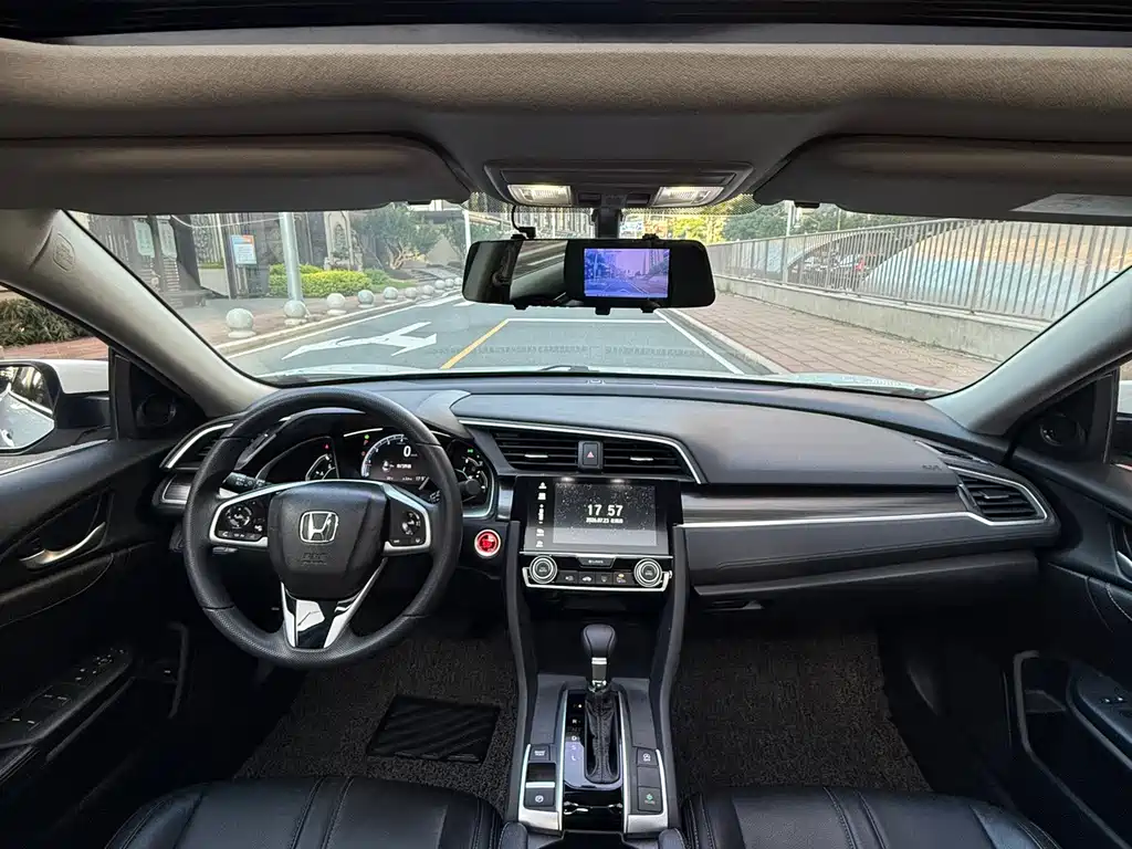 Honda Civic 2020 — фото 19