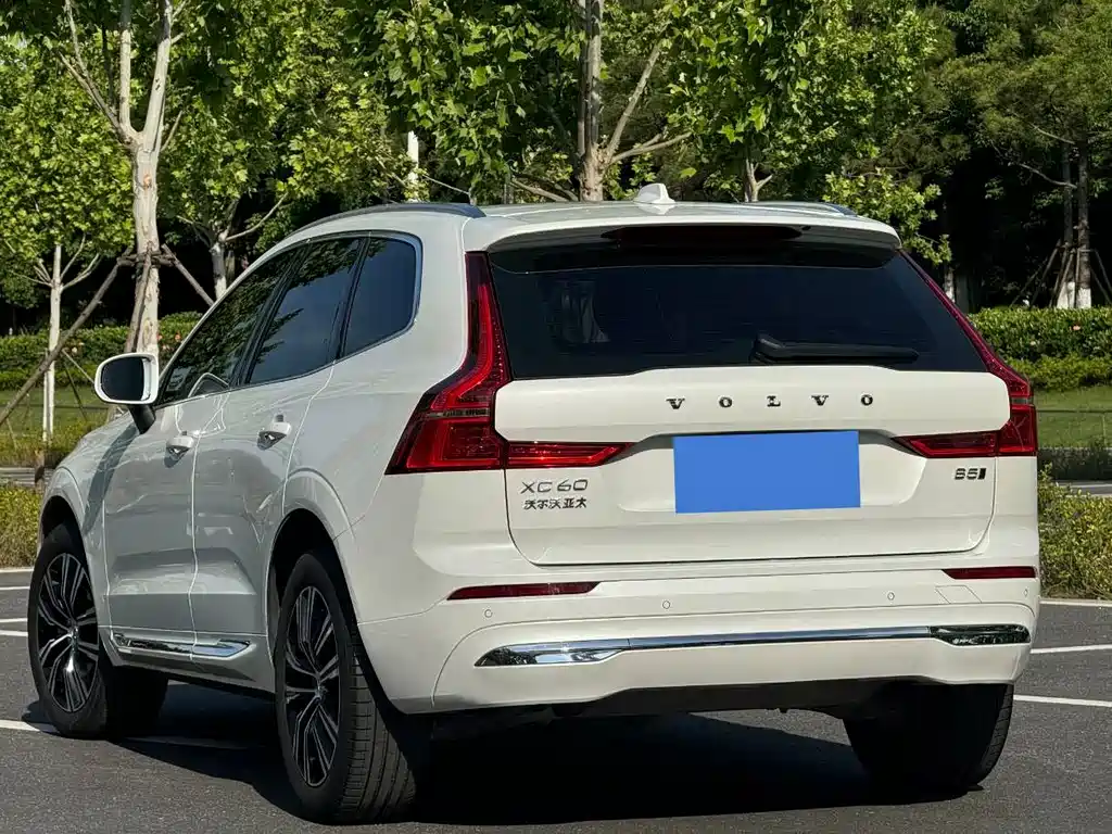 Volvo XC60 2022 — фото 6