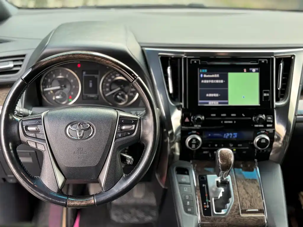 Toyota Alphard 2020 — фото 23
