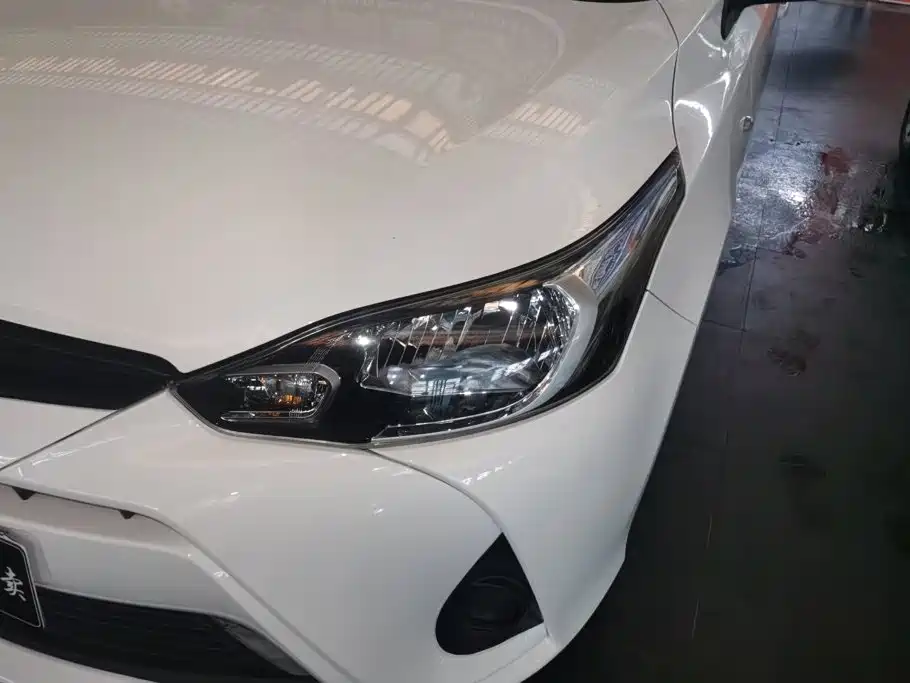Toyota Yaris L 2021