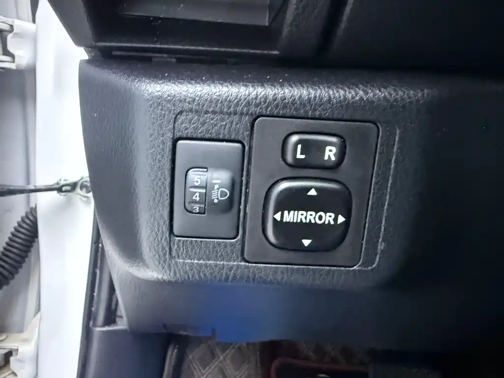 Toyota Vios 2023 — фото 15