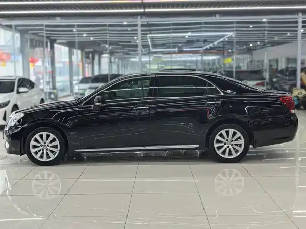 Toyota Crown 2010