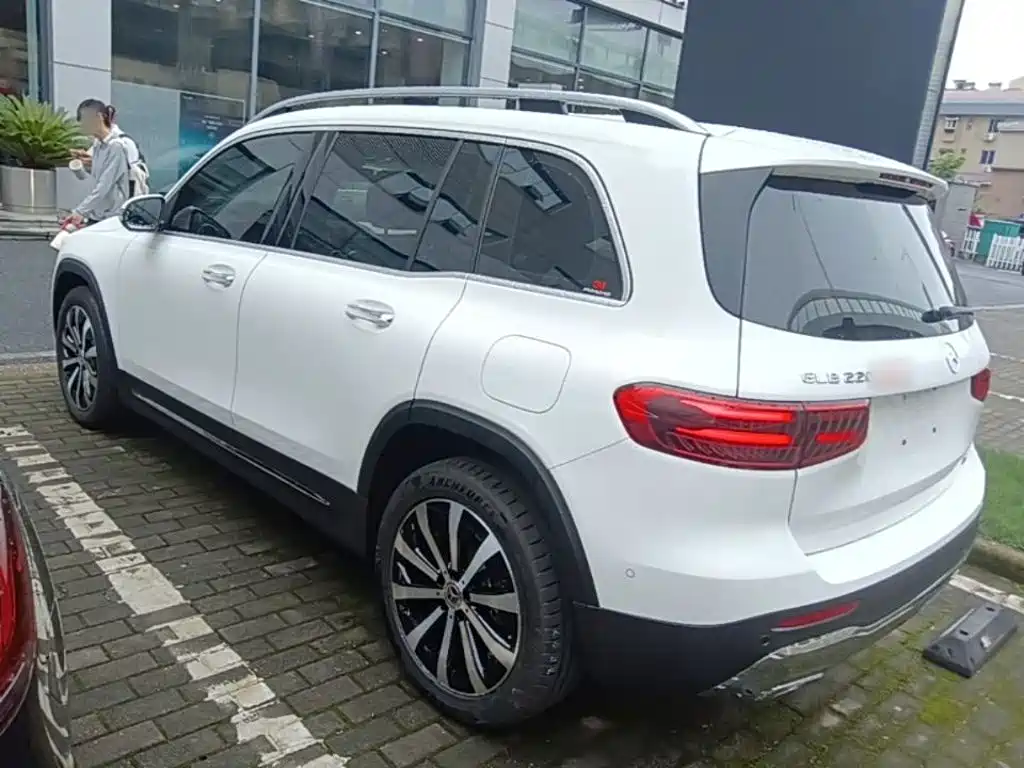 Mercedes-Benz GLB 2023