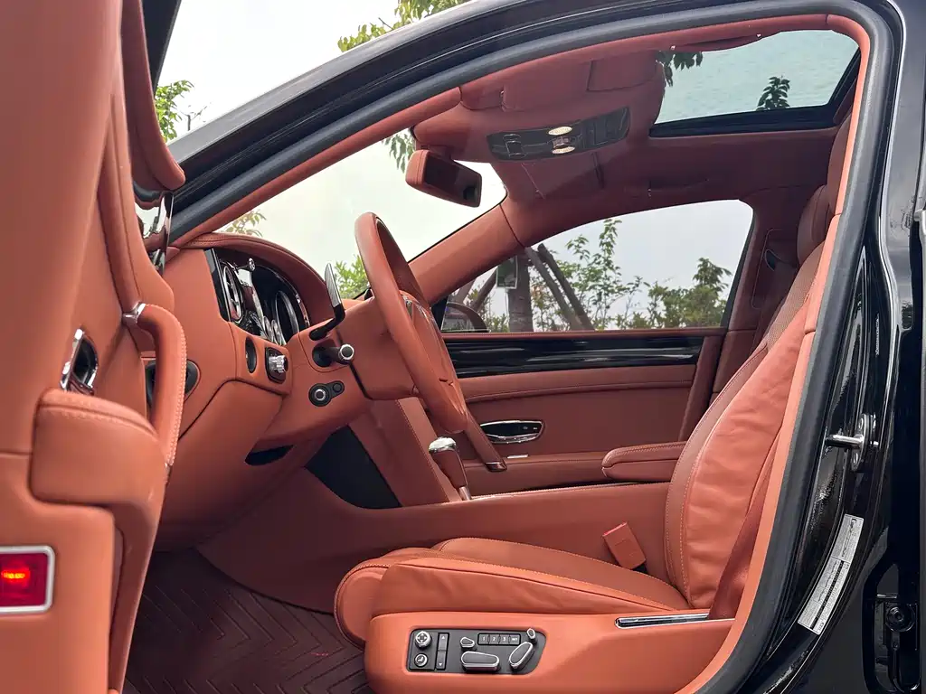 Bentley Flying Spur 2019 — фото 15