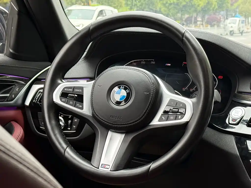 BMW 5 Series 2021 — фото 10