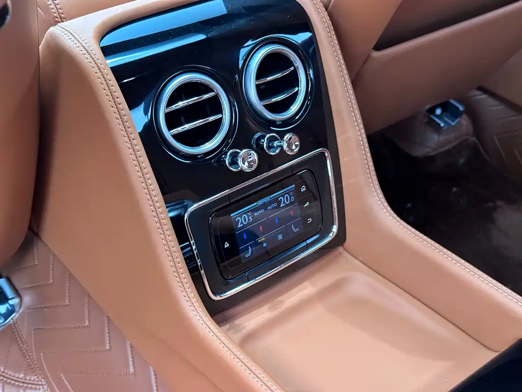 Bentley Flying Spur 2019 — фото 18