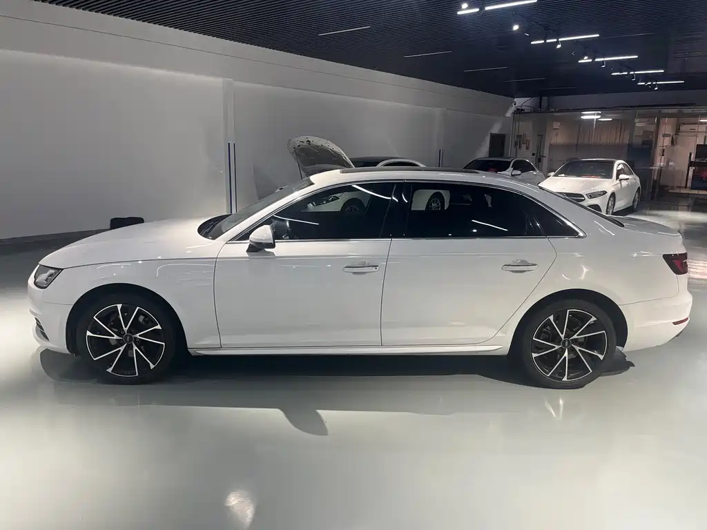 Audi A4L 2018 — фото 3