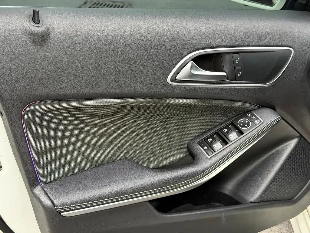 Mercedes-Benz A-Class 2016 — фото 18