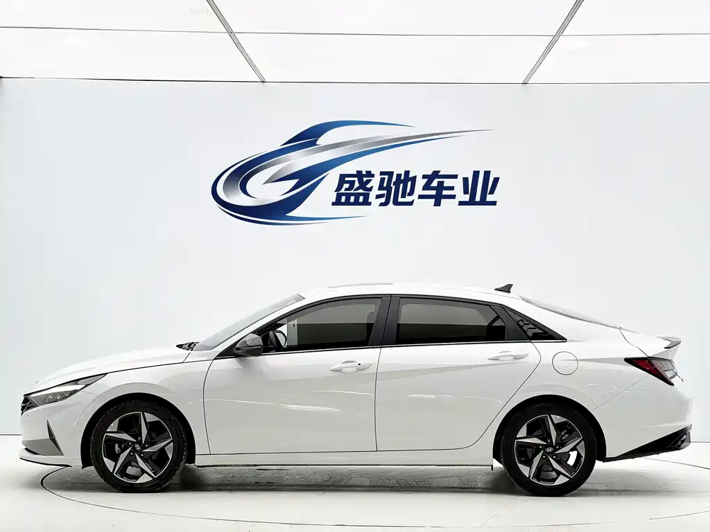 Hyundai Elantra 2023