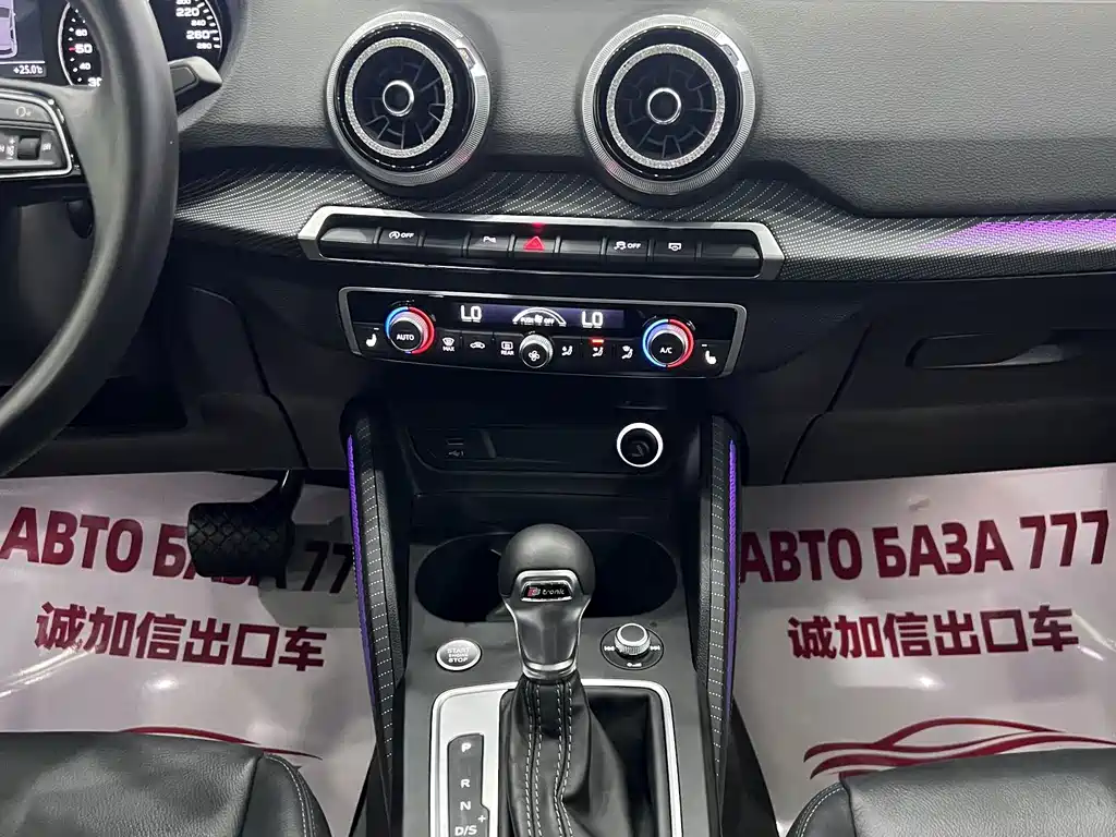 Audi Q2L 2023 — фото 11