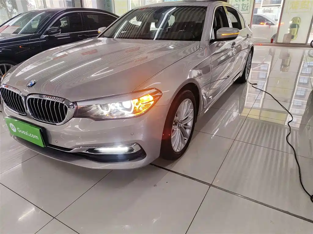 BMW 5 Series 2018 — фото 23