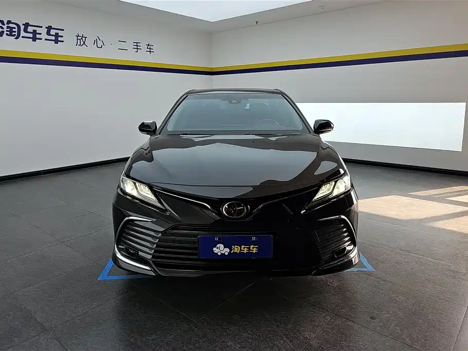 Toyota Camry 2022 — фото 2