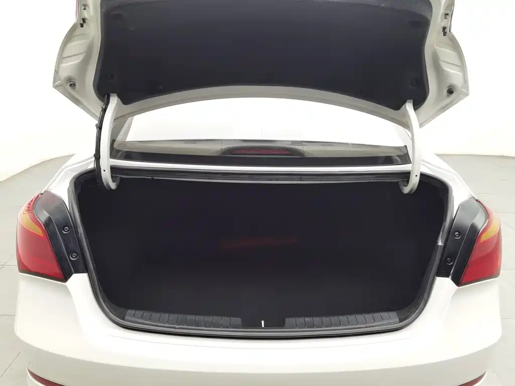 Hyundai Mistra 2015 — фото 16