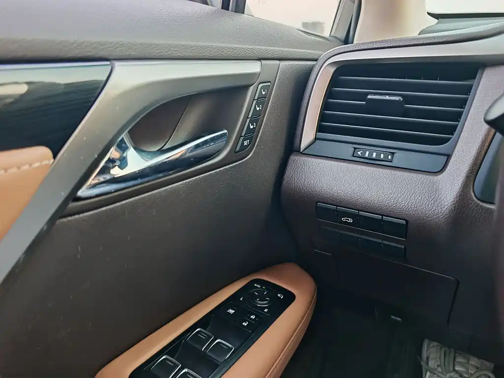 Lexus RX 2017 — фото 16