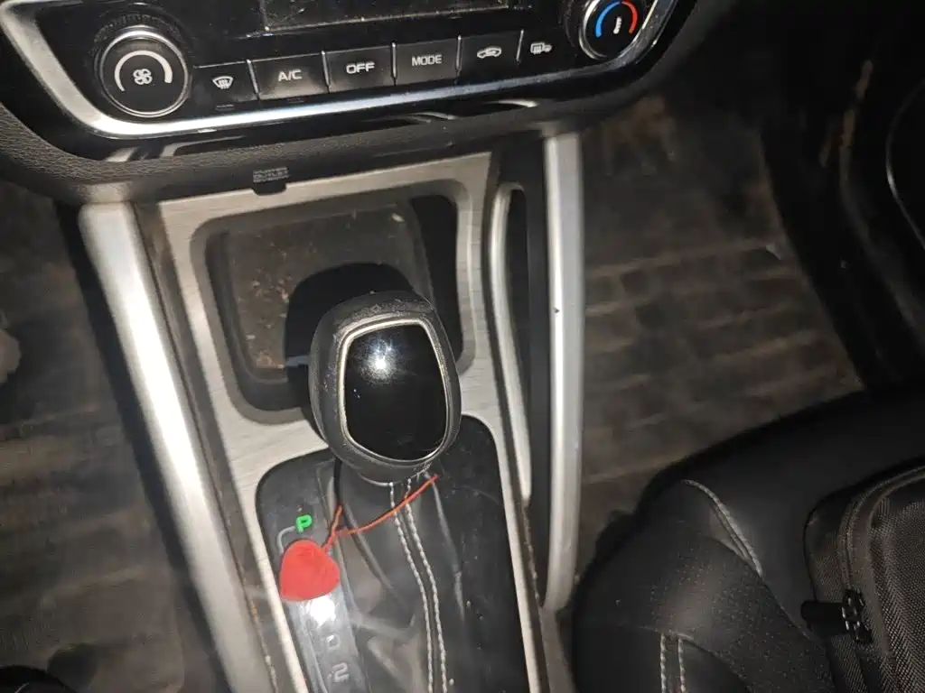 Geely Vision X3 2018 — фото 11