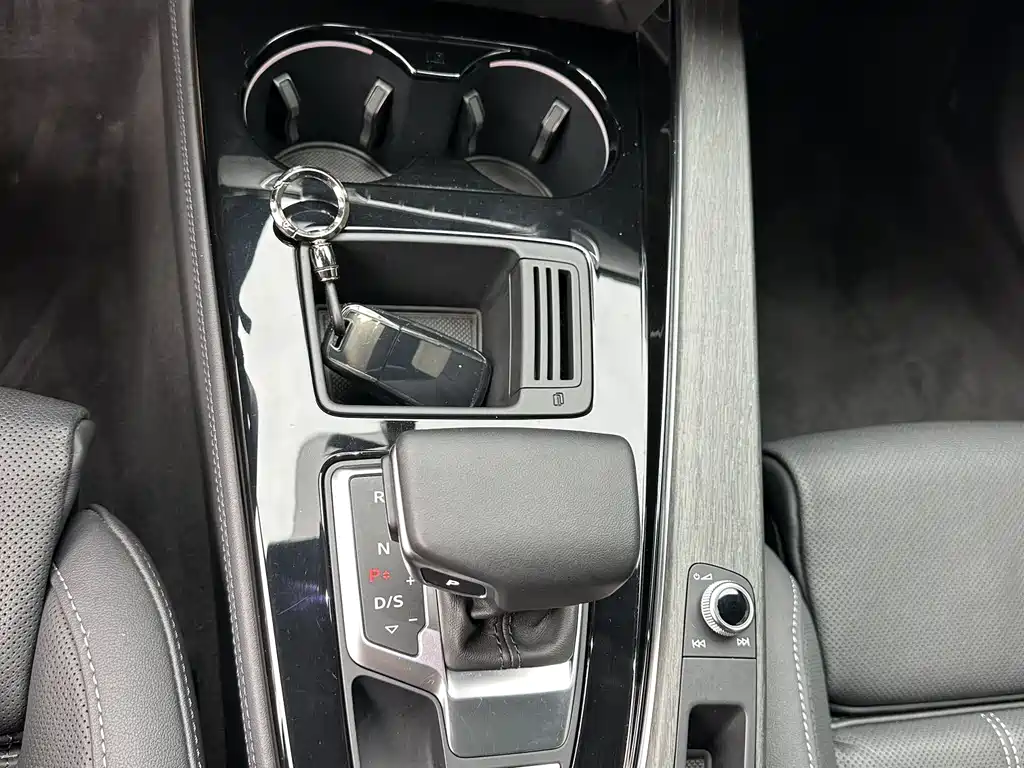 Audi A4L 2023 — фото 18