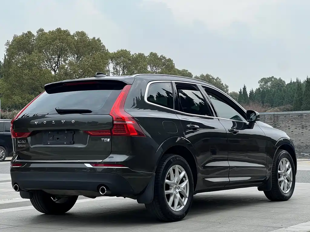 Volvo XC60 2018 — фото 14