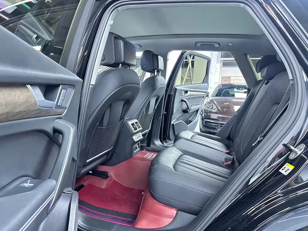 Audi Q5L 2023 — фото 11