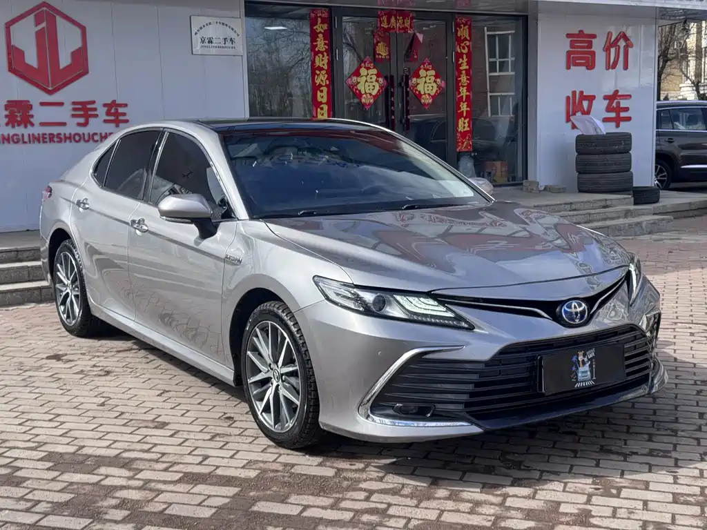 Toyota Camry 2022 — фото 3