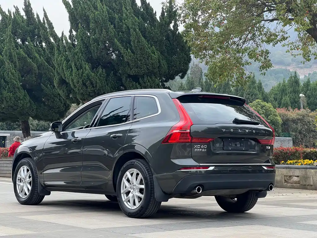 Volvo XC60 2018 — фото 16
