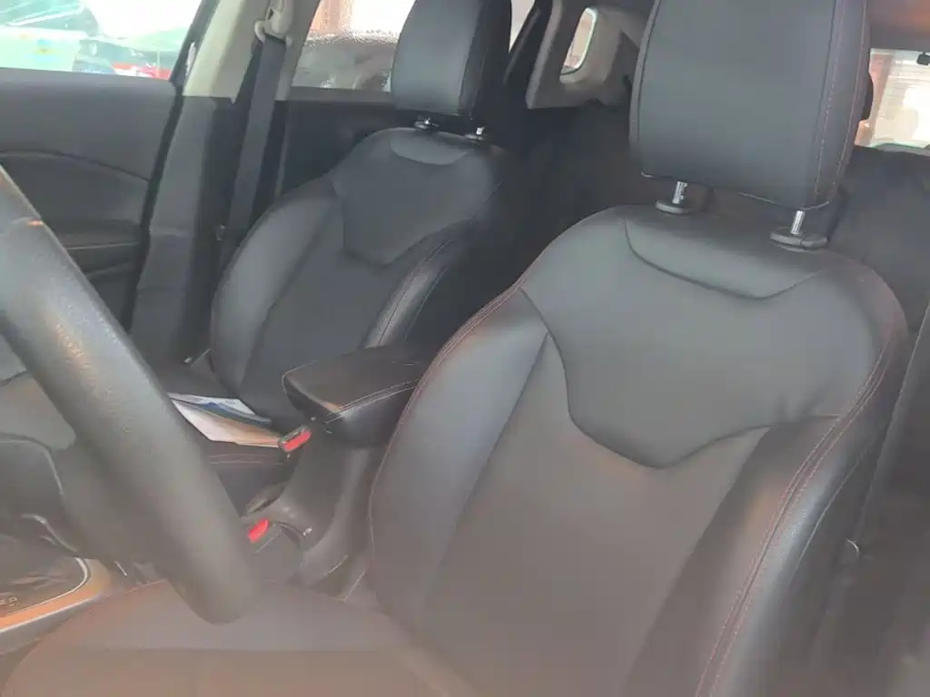 Jeep Compass 2017 — фото 15
