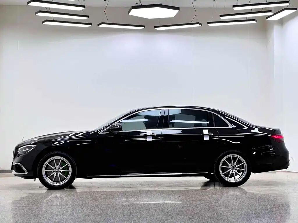 Mercedes-Benz E-Class 2022 — фото 30